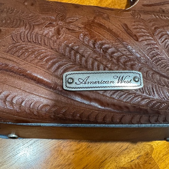 American West Annie's Secret Collection Concealed Carry Shoulder Bag - Picture 5 of 8